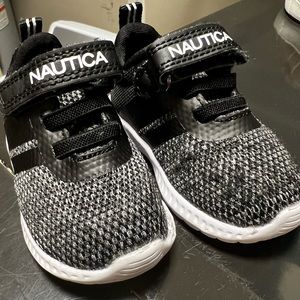 🎈2/10 bundle 
Baby boy size 3 nautica tennis shoes barely worn !